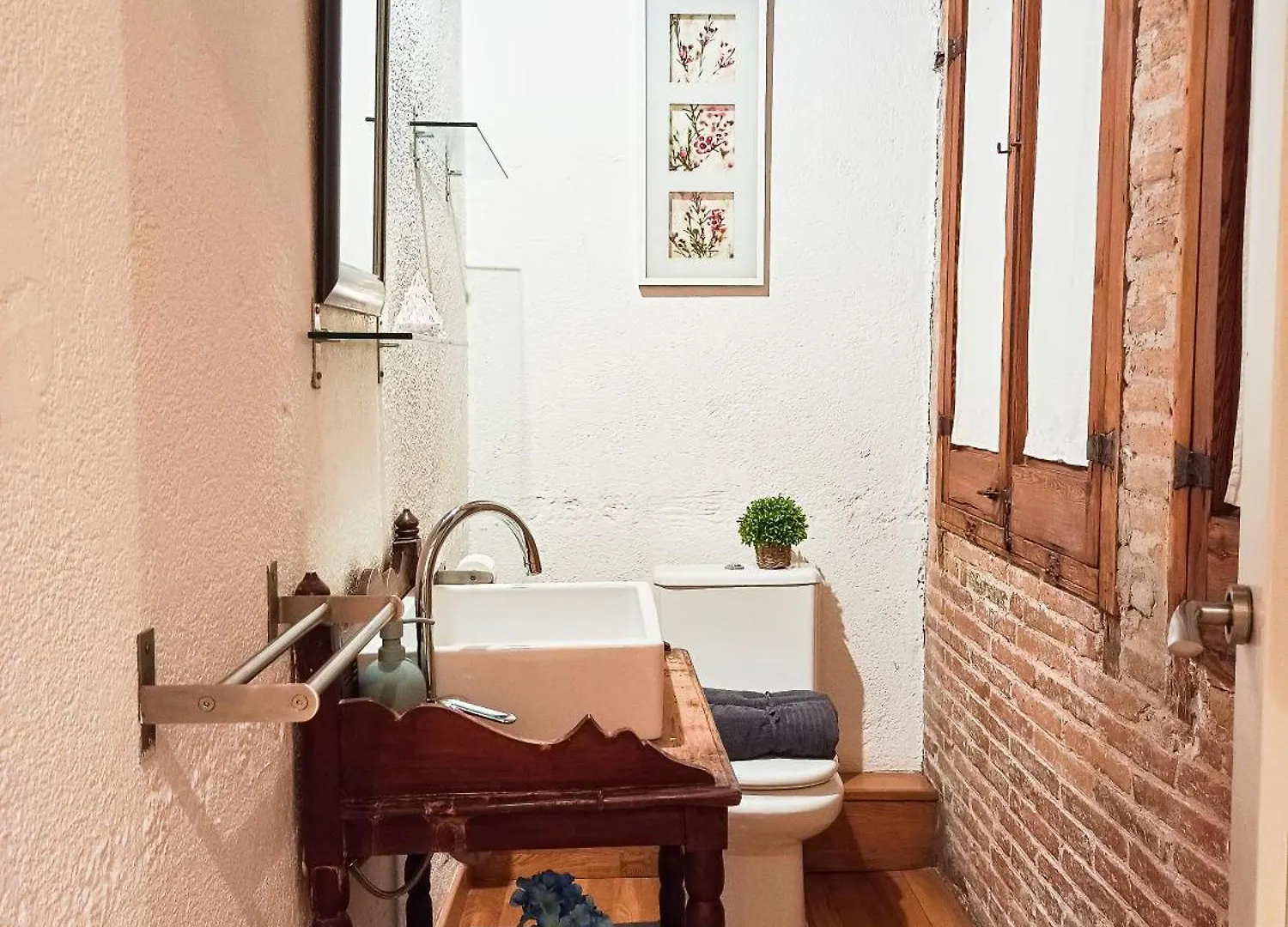 Private Rooms In Born - Barcelona Hostel