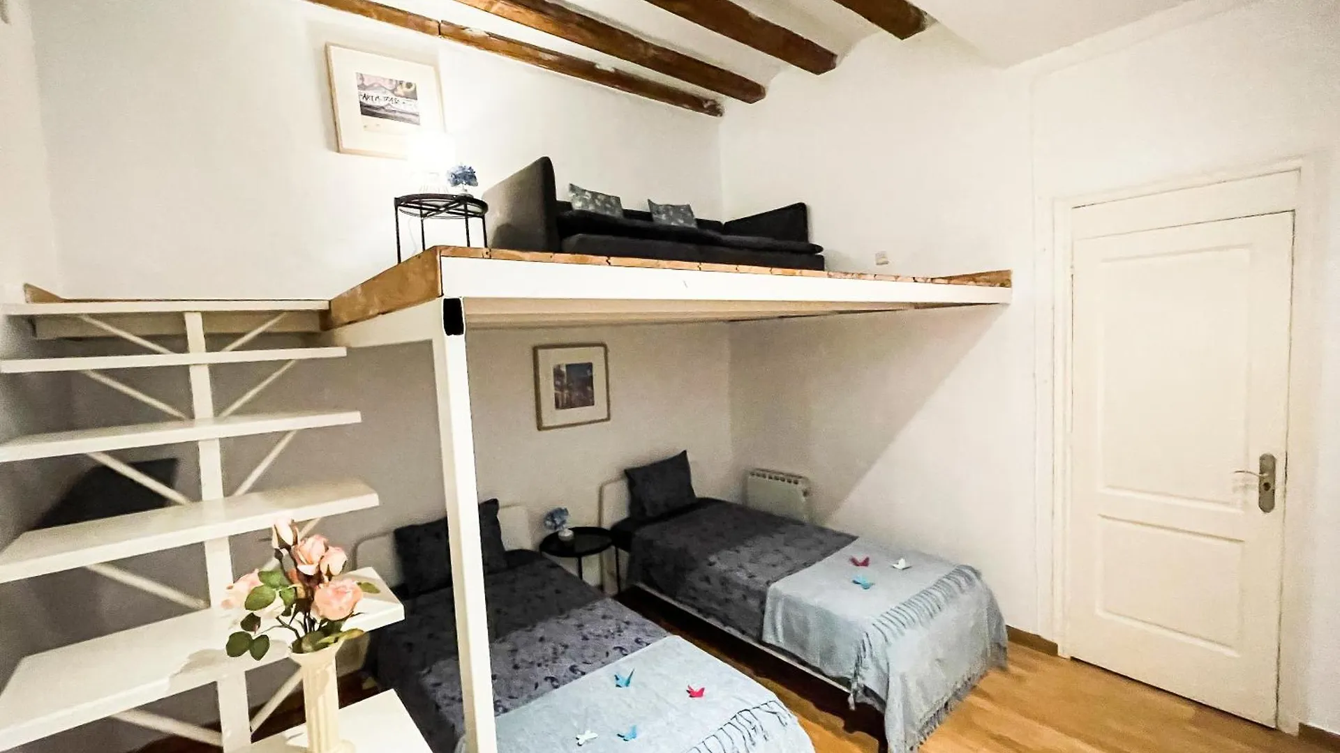 Private Rooms In Born - Barcelona Spain