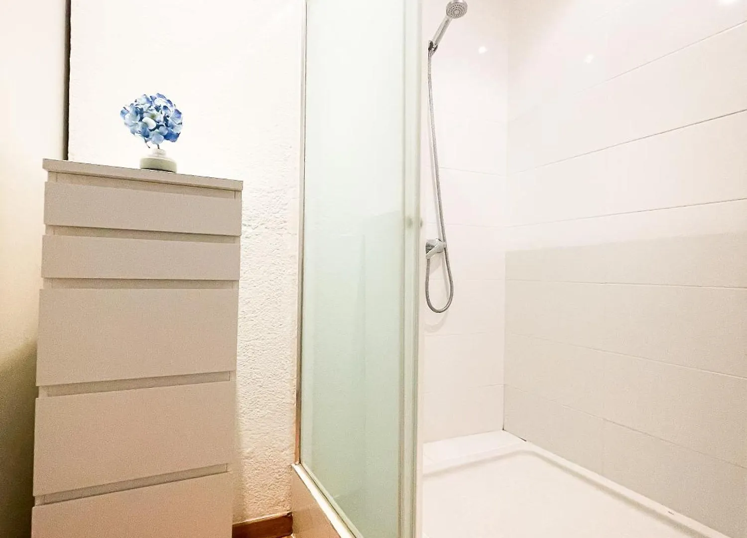 Private Rooms In Born - Barcelona 0*,  Spain