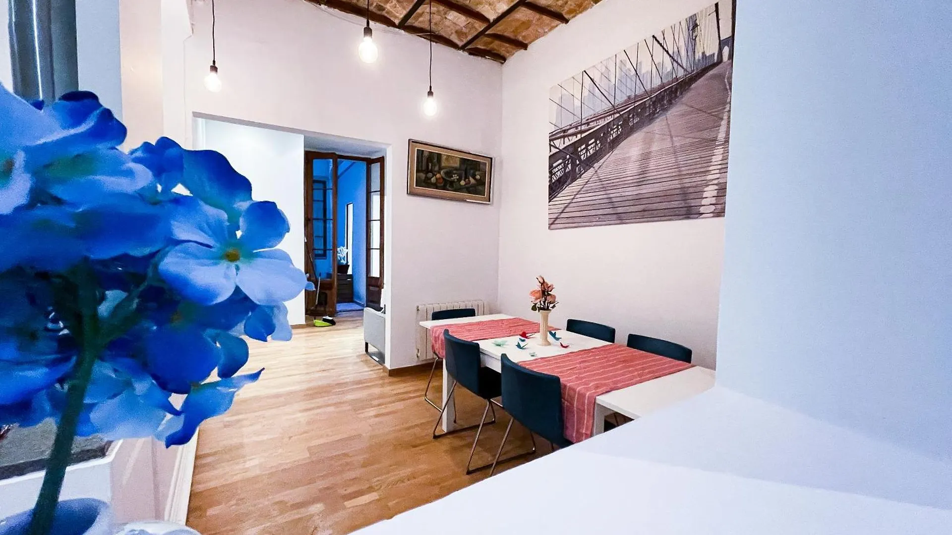 Private Rooms In Born - Barcelona Spain