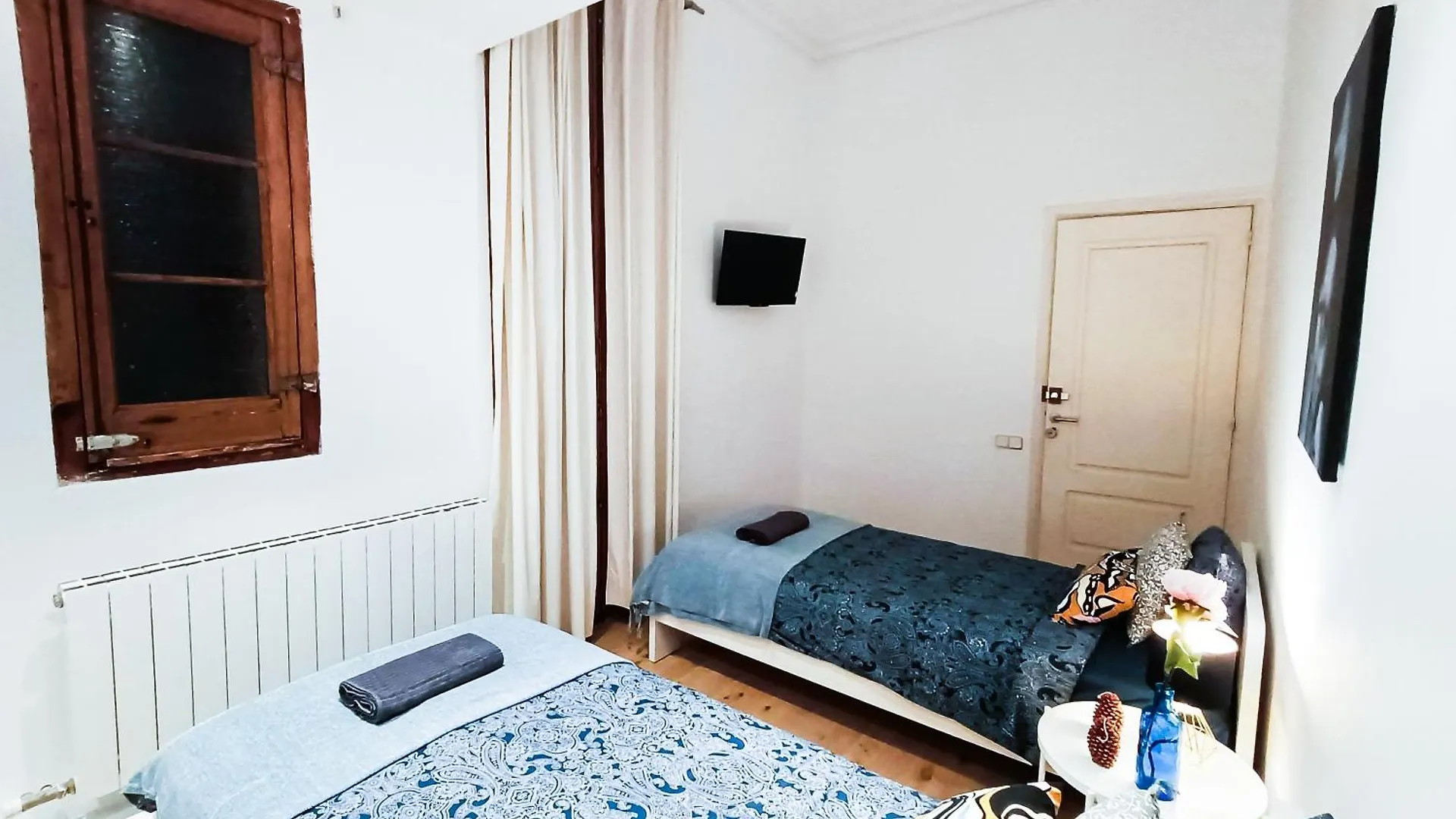 Private Rooms In Born - Barcelona 0*,  Spain