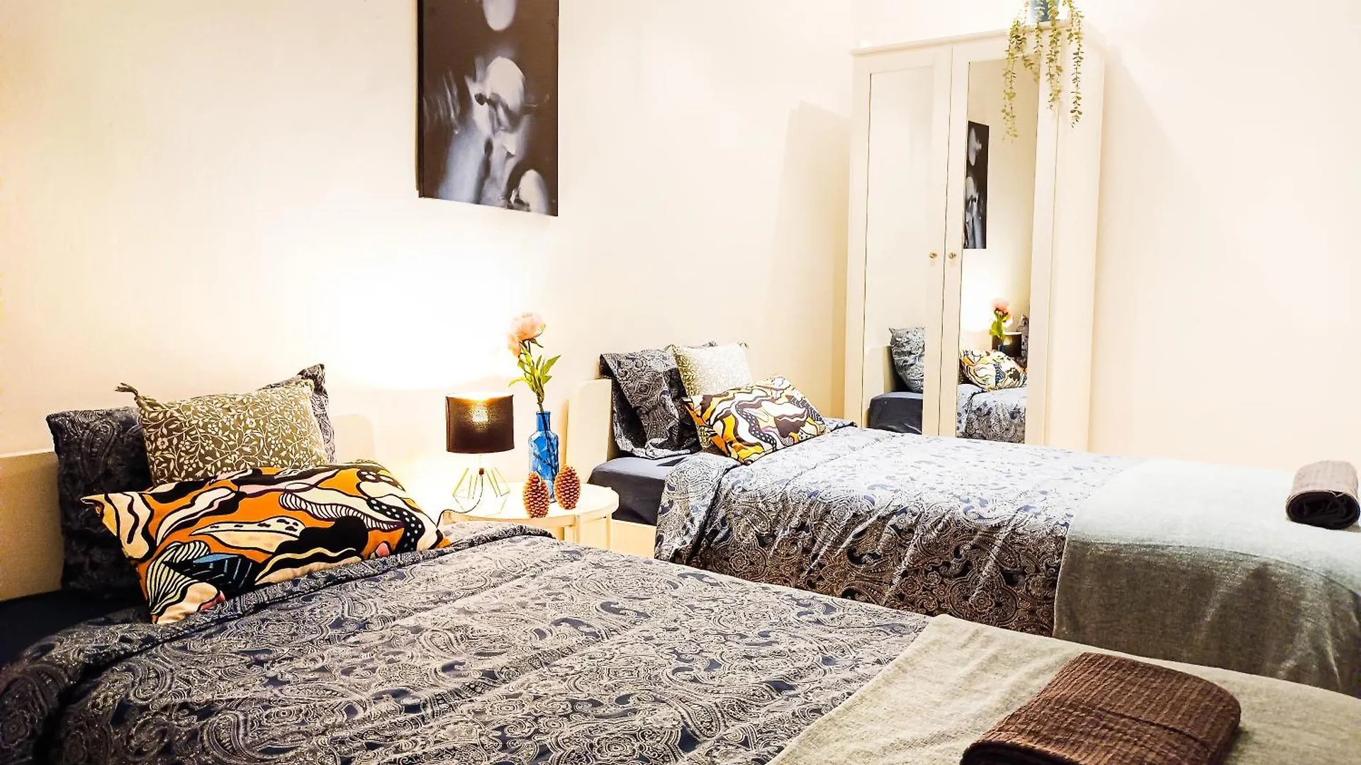 Hostel Private Rooms In Born - Barcelona Spain