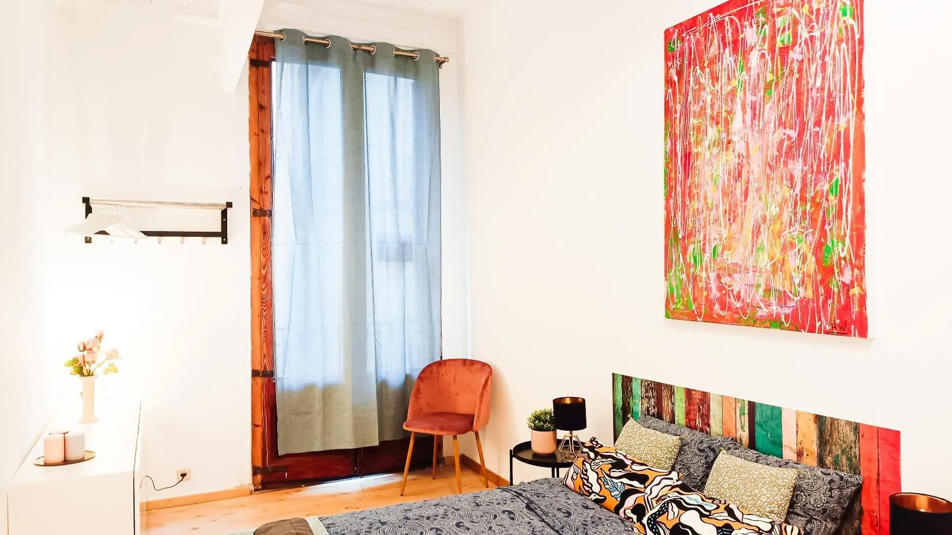 Private Rooms In Born - Barcelona Hostel