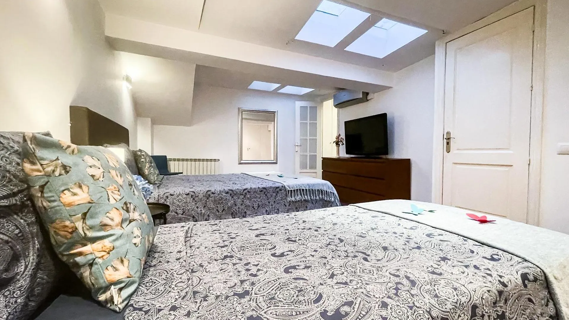 Private Rooms In Born - Barcelona 0*,  Spain